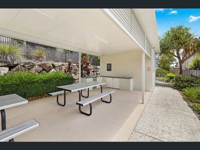 15 / 2 Photinia Crescent, Mountain Creek