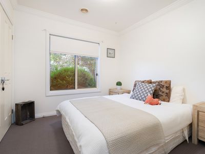 3 AVONDALE DRIVE, Wodonga
