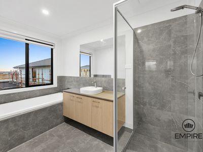 10 Sandalwood Crescent, Clyde North