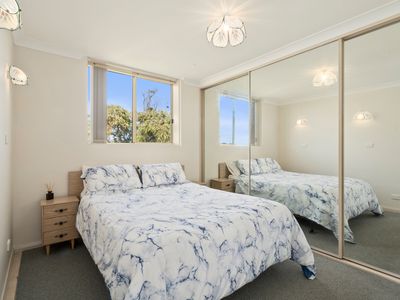 22 Sunset Strip, Manyana