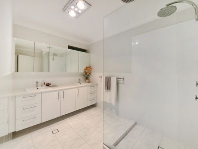 2 / 54 Calais Road, Scarborough
