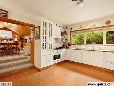 8 Moselle Street, Mont Albert North