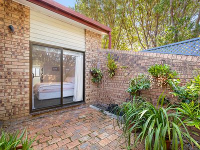 4 / 11 Eric Fenning Drive, Surf Beach