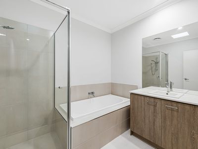 28 Spector Walk, Werribee