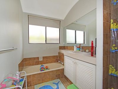 10 Eureka Street, Hannans