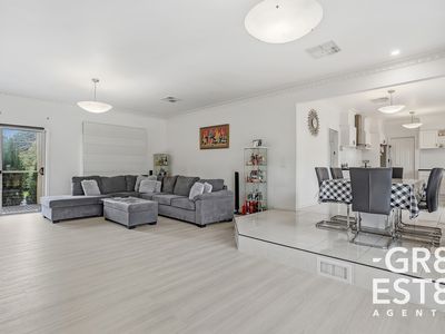 8 Stanhill Drive, Cranbourne South
