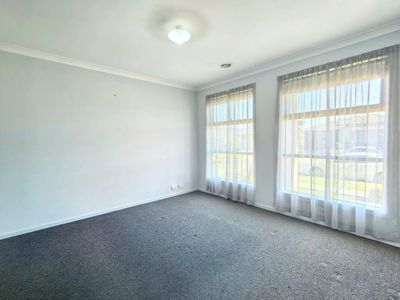 12 Kilcunda Drive, Truganina