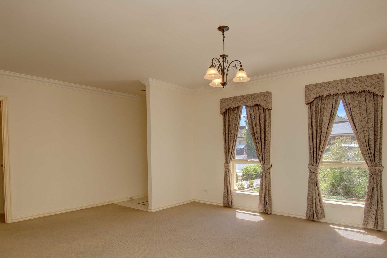 1 / 25 Hayes Drive, Horsham