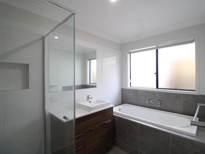 24 Sage Wy, White Rock