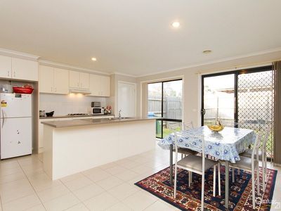 4 / 9 Carly Close, Narre Warren South