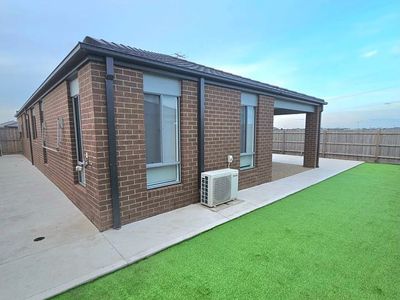 6 Shrubs Road, Mambourin
