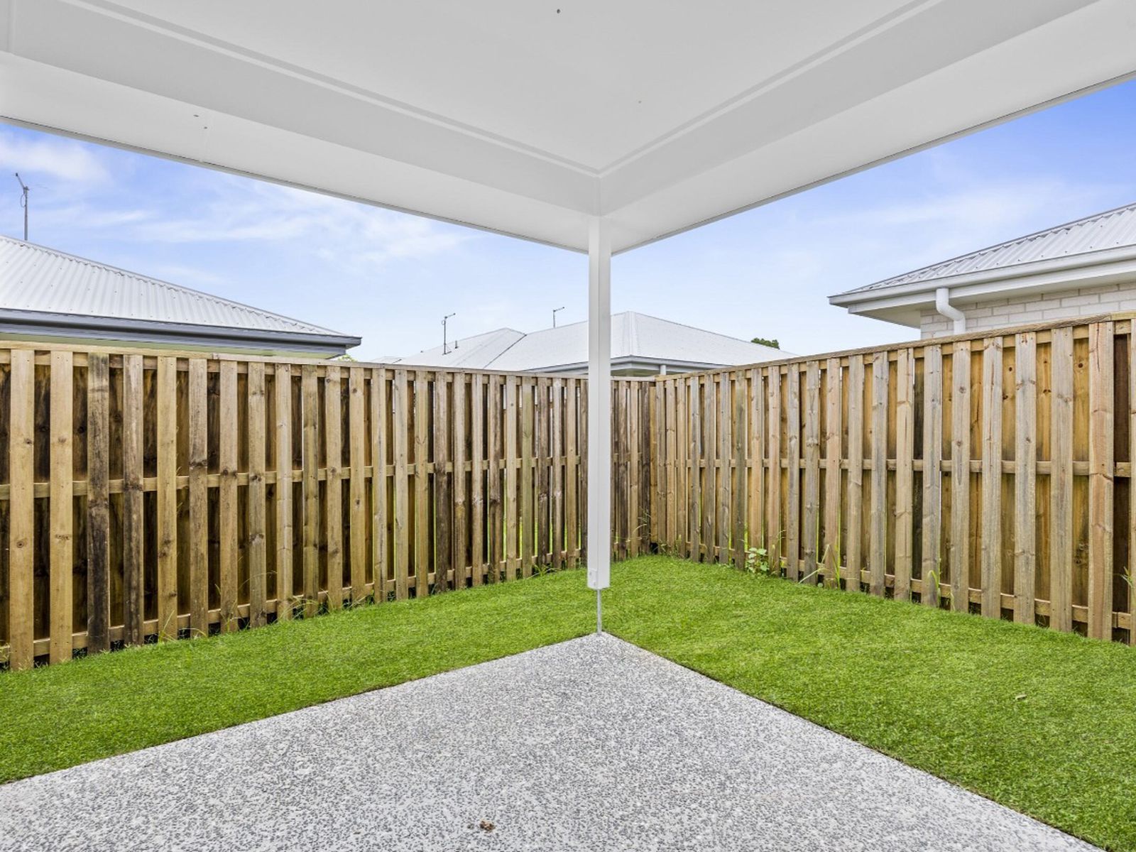 NEW BUILT DUAL 3 + 1 BED $1.271m 