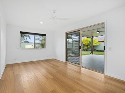 101 Universal Street, Oxenford