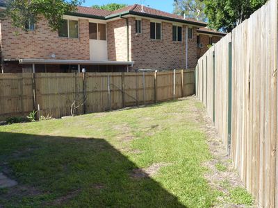 2 / 19C Wynflo Street, Labrador