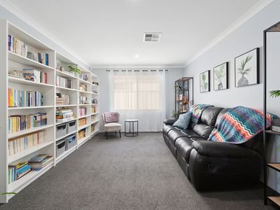 18 Lancaster Loop, Piara Waters