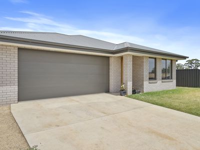 47 Lewis Crescent, Finley