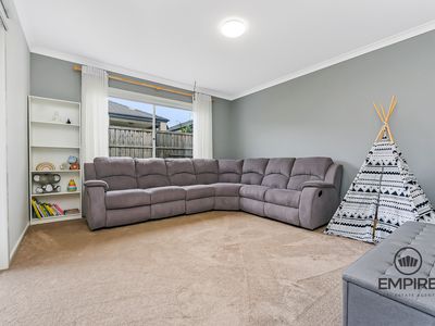 11 Sandymount Drive, Clyde North