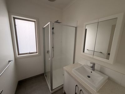 4 / 9 Toyne Avenue, Hamlyn Heights