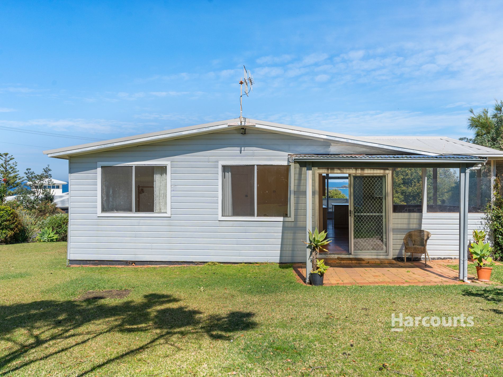 56 Sunset Strip, Manyana