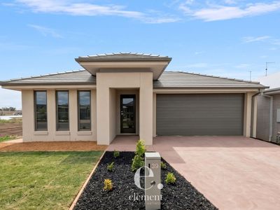 39 Pickering Crescent, Lara