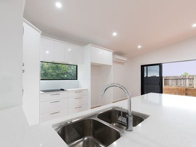 2 Sommerset Drive , Atherton