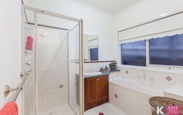 1 Chloe Court, Beaconsfield