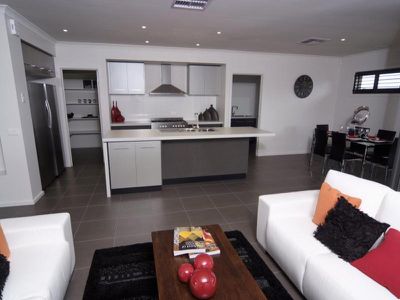 15 Springwater Drive, Lara