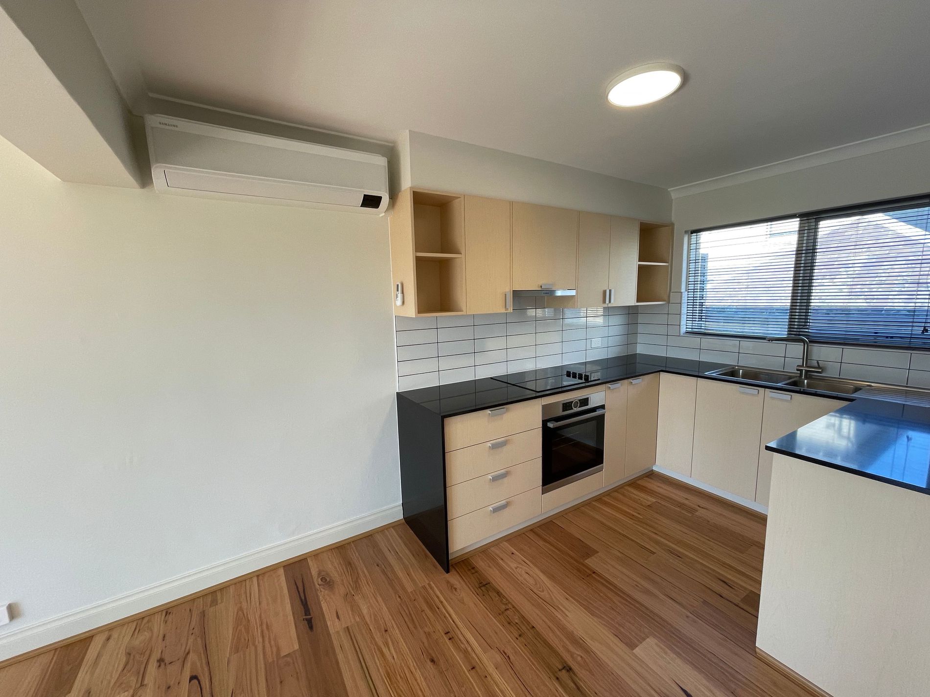 8 / 50 Eastern Beach Road, Geelong