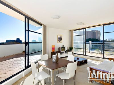 405W / 138 Carillon Avenue, Newtown
