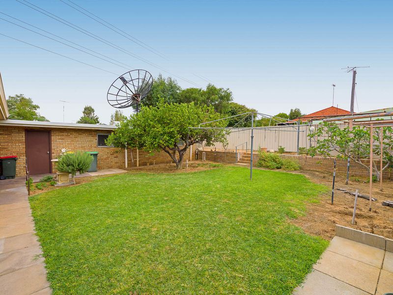 14 Strode Avenue, Hamilton Hill