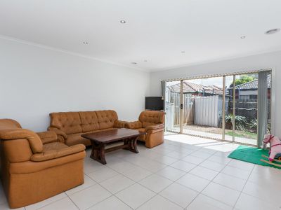 7 / 90A Ballan Road , Werribee