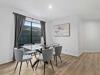 8 Little Acre Cl, Langwarrin