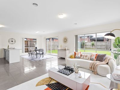 52 Lincoln Avenue, Officer
