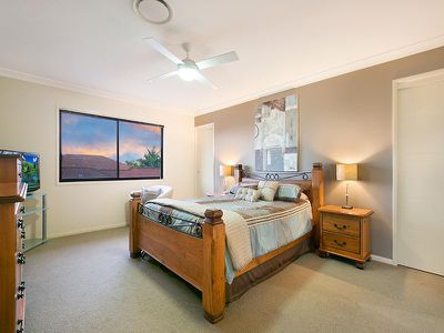 27 The Crescent, Underwood