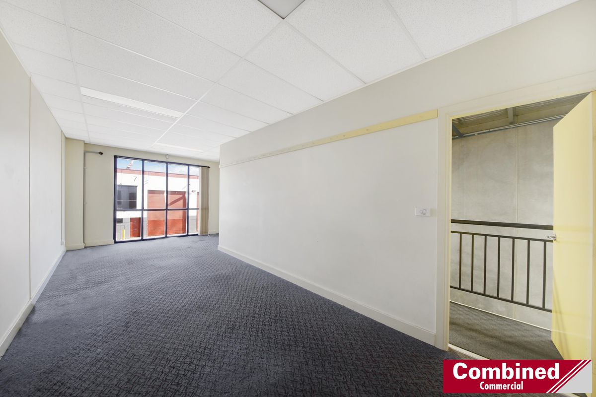 4 / 6-8 Bluett Drive, Smeaton Grange