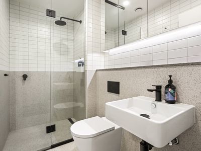 2 / 1368 Botany Road, Botany