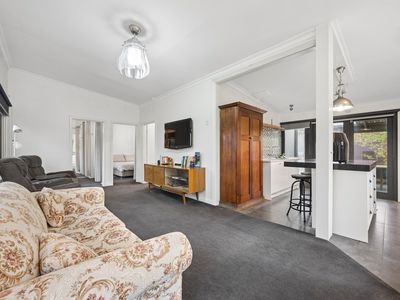 19 Dry Creek Road, Donovans