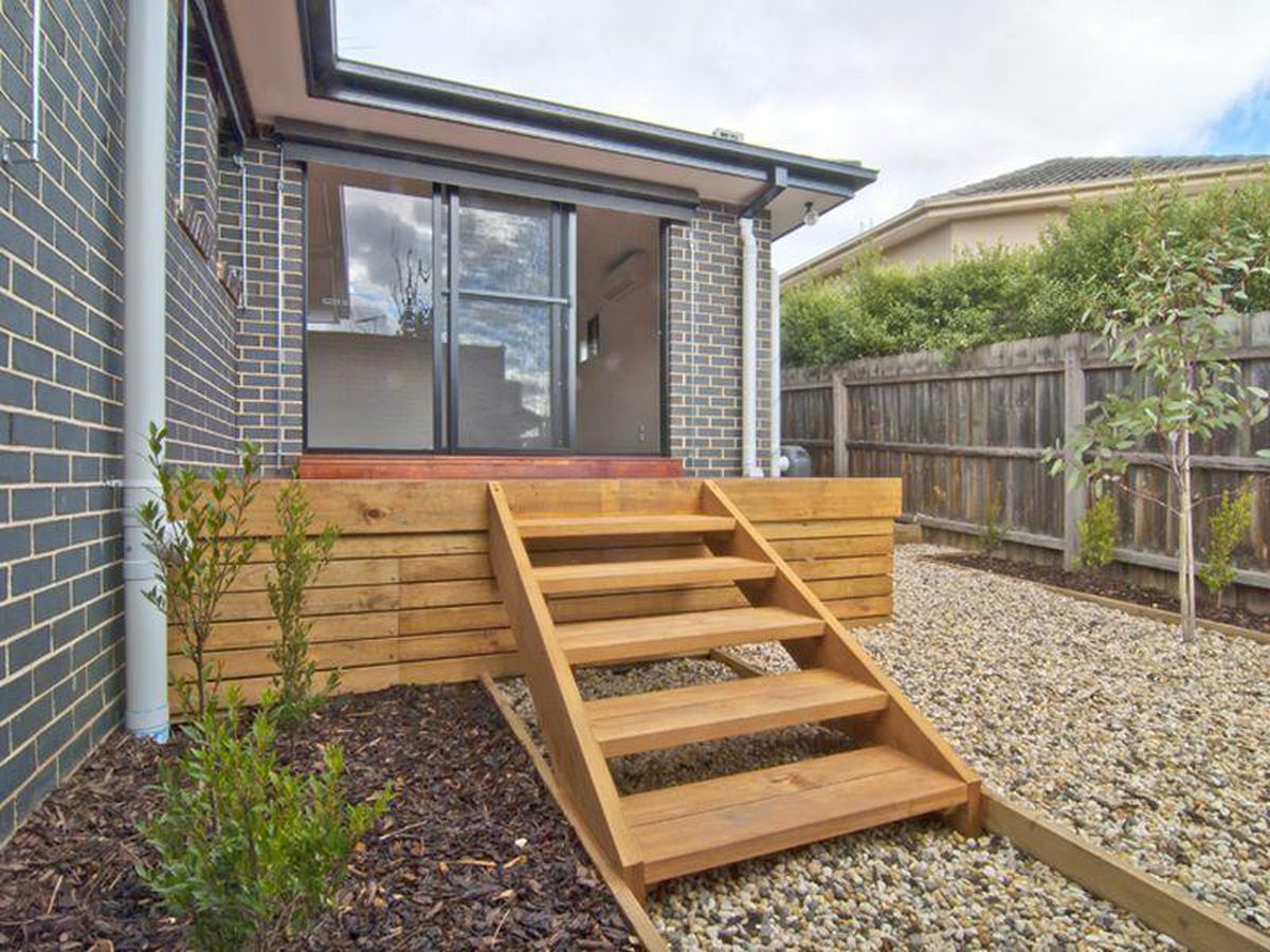 2 / 227 Outlook Drive, Dandenong North