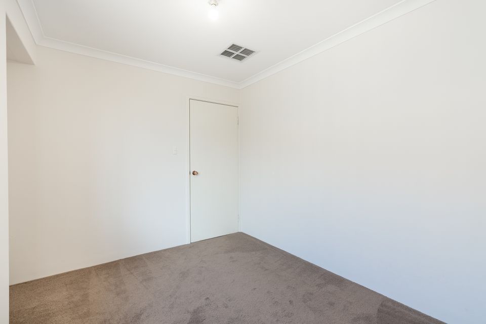 594 Safety Bay Rd, Waikiki