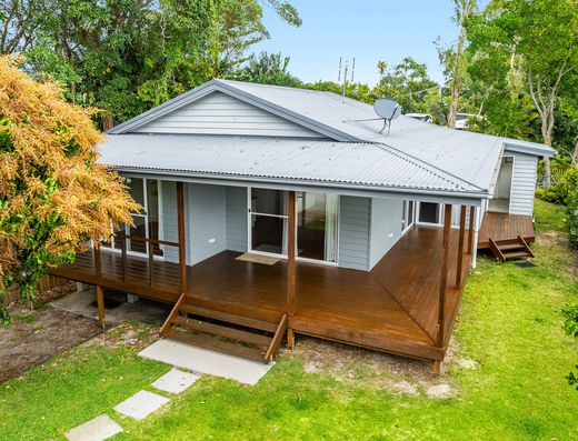 Rare Dual-Dwelling Opportunity in Central Iluka
