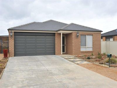 8 Crossley Avenue, Epsom