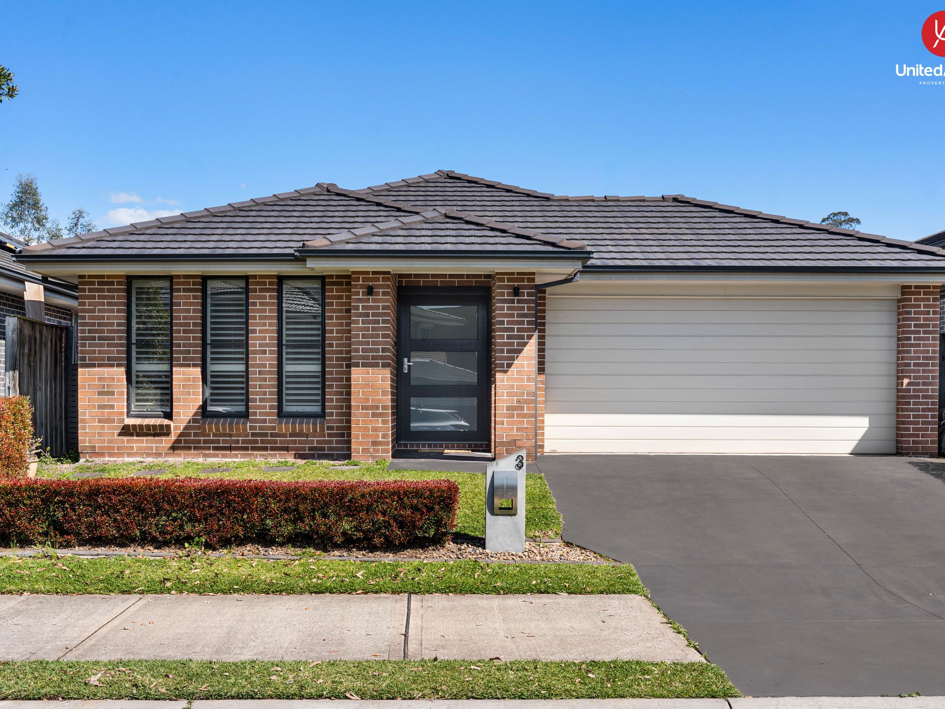3 Dobroyd Drive, Elizabeth Hills