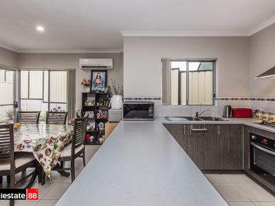 9 / 12 Arbon Way, Lockridge