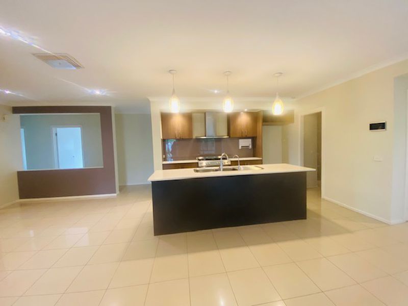 37 Birchgrove Way, Taylors Hill