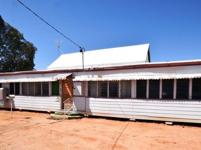 84 Cassowary Street, Longreach