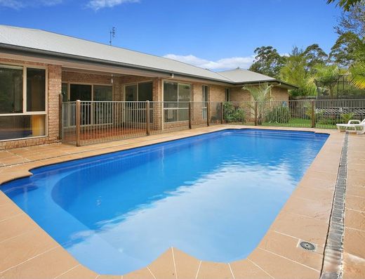 Spacious Hinterland Family Home with Pool image 7