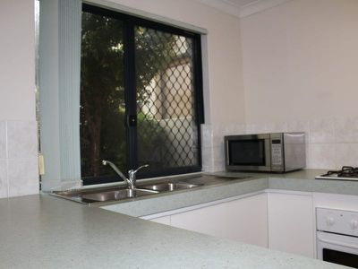 2 / 7 Holder Street, St James