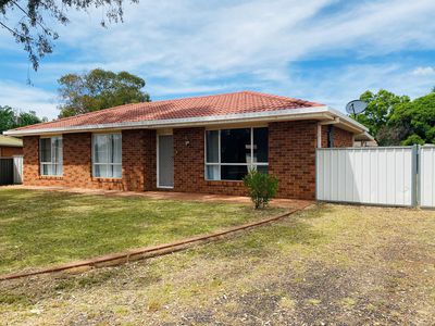 82 Sturt Circle, Dubbo