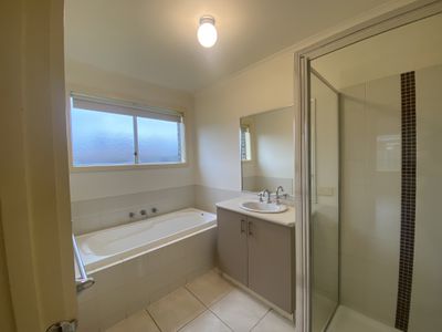 5 Barmera Way, Truganina