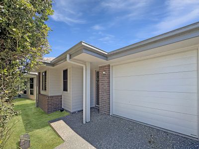 1 / 44 Village Blvd, Pimpama